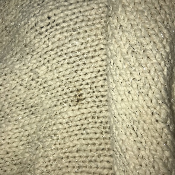 White thick sweaters - Picture 4 of 4